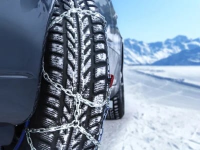 Schneeketten4u: Schneeketten mit Felgenschutz und automatischer Spannung für alle Fahrzeuge