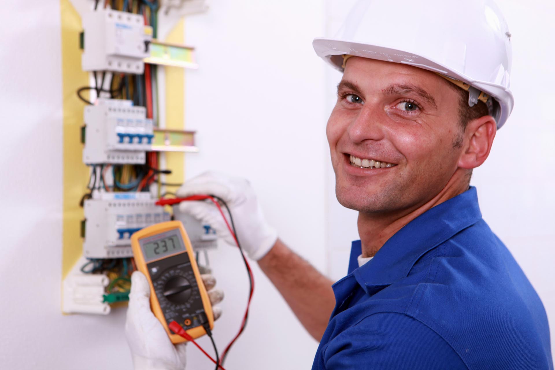 Elektrische Sicherheit erhöhen: Die Rolle der Prüfung elektrischer Anlagen