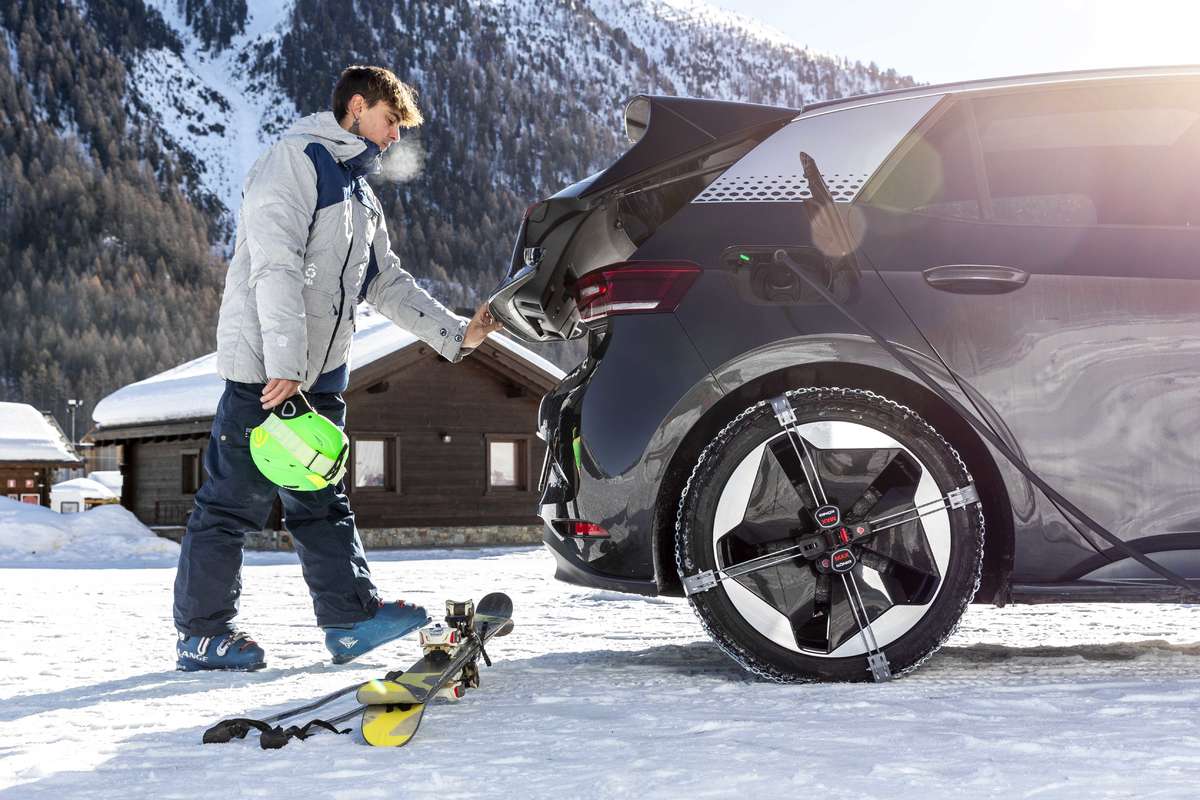 Schneeketten4u: Schneeketten mit Felgenschutz und automatischer Spannung für alle Fahrzeuge