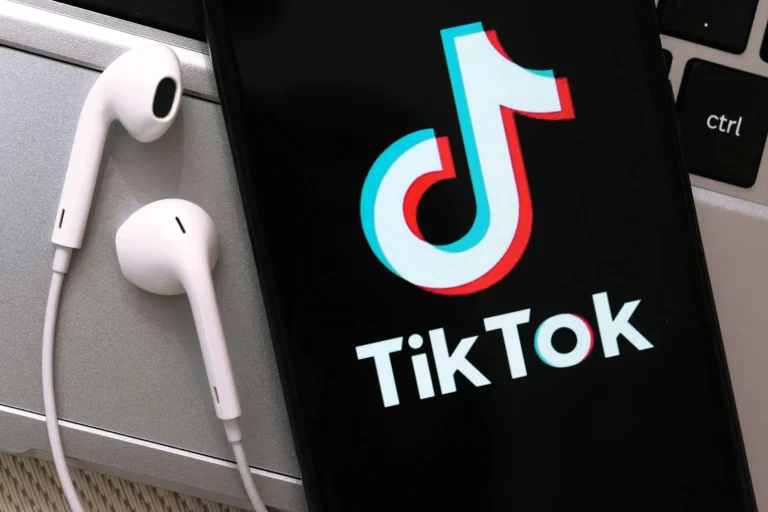 TikTok-app-smartphone